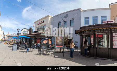 Tigard, Oregon - Mars 17, 2019 : Bridgeport Village, un centre commercial dans la ville de Tigard Banque D'Images