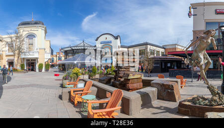 Tigard, Oregon - Mars 17, 2019 : Bridgeport Village, un centre commercial dans la ville de Tigard Banque D'Images