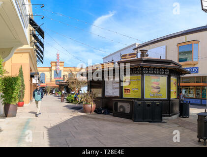 Tigard, Oregon - Mars 17, 2019 : Bridgeport Village, un centre commercial dans la ville de Tigard Banque D'Images