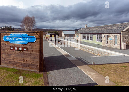 Les entraîneurs de chemin de fer converti en restaurant à Grantown East Highland patrimoine et centre culturel à Grantown on Spey Highland Ecosse UK & ancienne gare Banque D'Images