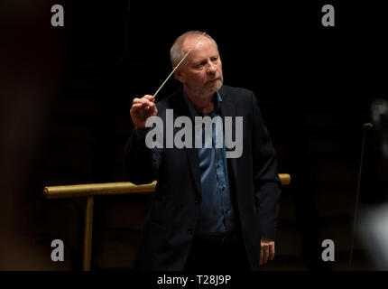 Laszlo Kovacs, chef de choeur et orchestre ELTE a conduit à l'Académie de musique à Budapest, Hongrie - le 23 mars 2019 Banque D'Images