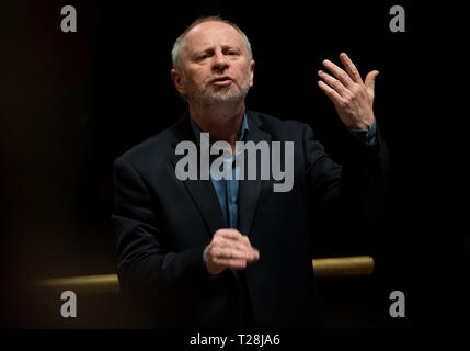 Laszlo Kovacs, chef de choeur et orchestre ELTE a conduit à l'Académie de musique à Budapest, Hongrie - le 23 mars 2019 Banque D'Images