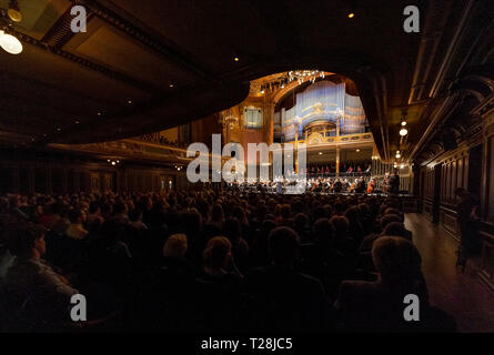 Choeur et orchestre de musique ELTE joue sur l'Académie de Musique le 23 mars 2019 à Budapest, Hongrie Banque D'Images