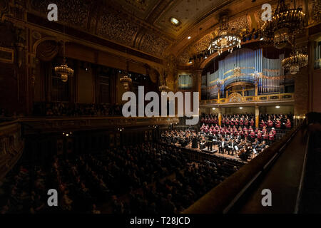 Choeur et orchestre de musique ELTE joue sur l'Académie de Musique le 23 mars 2019 à Budapest, Hongrie Banque D'Images