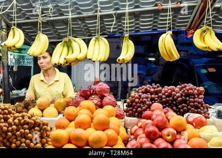 Vendeur de fruits Chinatown Kuala Lumpur, Malaisie Banque D'Images