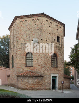 Baptistère des orthodoxes. Battistero degli Ortodossi (ou Neoniano) en Italie, Ravenne. Banque D'Images