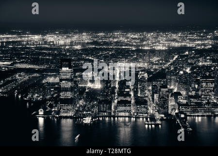 Vue de nuit sur le toit du New Jersey à partir de Manhattan au centre-ville avec des gratte-ciel urbain Banque D'Images