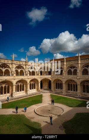 Le Cloître de la monastère des Hiéronymites à Belém, Lisbonne, Portugal Banque D'Images