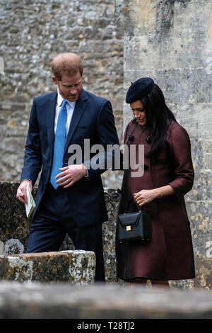 Harry et Meghan, Duc et Duchesse de Sussex quitter le baptême de Zara et Mike Tindall's 2e enfant Lena à St Nicholas Church dans le Gloucestershire. Banque D'Images