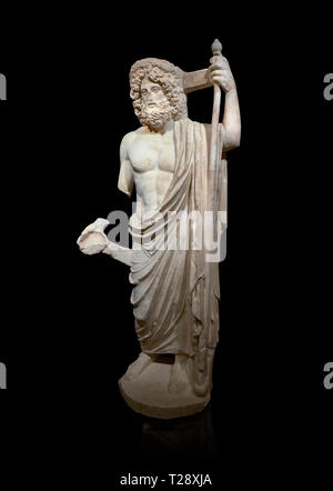 Statue romaine d'Asclépios. En. Perge. 2ème ANNONCE de siècle. Aucun fichier .Inv Musée Archéologique d'Antalya, Turquie. Sur un fond noir. Asclépios était un son Banque D'Images