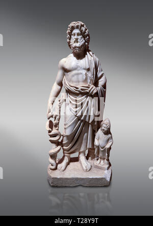 Statue romaine d'Asclépios. En. Perge. 2ème ANNONCE de siècle. Inv non . Musée Archéologique d'Antalya, Turquie. Asclépios était un héros et dieu de la médecine dans un Banque D'Images