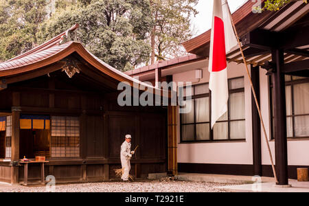 Homme à Meiji Jingu, préparation de mariage traditionnel, Shibuya, Tokyo Banque D'Images