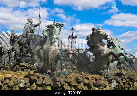 Fontaine des Girondins monument avec ses chevaux de bronze, place des Quinconces, Bordeaux, France Banque D'Images