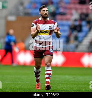 Wigan, UK. Mar 31, 2019. 31 mars 2019, DW Stadium, Wigan, Angleterre ; Betfred Super League rugby, Wigan Warriors contre des dragons Catalans, Jarrod Sammut de Wigan Warriors se félicite de l'accueil Crédit : des fans Plus Sport Action Images/Alamy Live News Banque D'Images