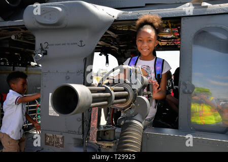 Melbourne, Florida, USA. Le 30 mars 2019. L'Aéroport International de Melbourne Orlando aéroport ouvert motifs de l'un des premiers meetings aériens américains de la saison 2019. Ce spectacle est un mélange d'avions militaires et privés avec l'avion statique sur l'écran. Le public a eu la possibilité pour les mains sur l'interaction avec les pilotes et l'affiche. Sons de la liberté pouvait être entendu à plusieurs kilomètres autour de l'aéroport, car la réaction militaires effectué leur routine. Crédit photo Julian Poireau / Alamy Live News. Banque D'Images