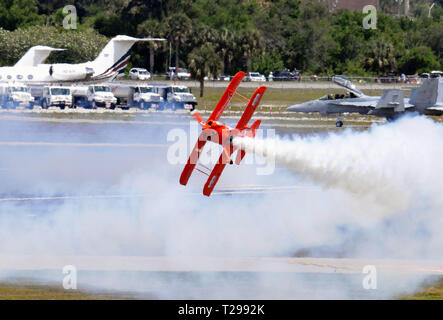 Melbourne, Florida, USA. Le 30 mars 2019. L'Aéroport International de Melbourne Orlando aéroport ouvert motifs de l'un des premiers meetings aériens américains de la saison 2019. Ce spectacle est un mélange d'avions militaires et privés avec l'avion statique sur l'écran. Le public a eu la possibilité pour les mains sur l'interaction avec les pilotes et l'affiche. Sons de la liberté pouvait être entendu à plusieurs kilomètres autour de l'aéroport, car la réaction militaires effectué leur routine. Crédit photo Julian Poireau / Alamy Live News. Banque D'Images