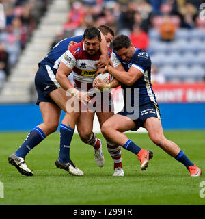 Wigan, UK. Mar 31, 2019. 31 mars 2019, DW Stadium, Wigan, Angleterre ; Betfred Super League rugby, Wigan Warriors contre des dragons Catalans ; Ben Fleur de Wigan Warriors, frais par les Dragons Catalans Crédit ligne défensive : Action Plus Sport Images/Alamy Live News Banque D'Images