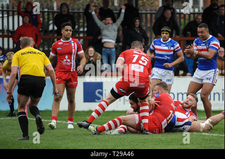 Wakefield, Royaume-Uni. Mar 31, 2019. Fusée Mobile Stadium, Wakefield, Angleterre ; Rugby League Super League Betfred, Wakefield Trinity vs Salford Red Devils ; Wakefield TrinityÕs Pauli Pauli va au premier semestre pour essayer. Dean Williams/RugbyPixUK Credit : Dean Williams/Alamy Live News Banque D'Images