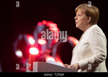 Hanovre, Allemagne. Mar 31, 2019. 31 mars 2019, Hanovre, Basse-Saxe : la Chancelière Angela Merkel (CDU) prend la parole lors de la cérémonie d'ouverture de la Hannover Messe 2019. Photo : Friso Gentsch/dpa dpa : Crédit photo alliance/Alamy Live News Banque D'Images