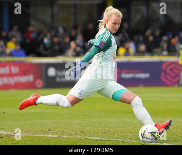 Solihull, Royaume-Uni. Mar 31, 2019. SOLIHULL, ANGLETERRE - 31 mars : Hannah Hampton de la ville de Birmingham au cours de la femme goalkick FA Women's Super League football match entre Birmingham City contre Arsenal femmes Femmes à Solihull Moors FC, Damson Park le 31 mars 2019 à Solihull, Angleterre. Action Crédit : Foto Sport/Alamy Live News Banque D'Images