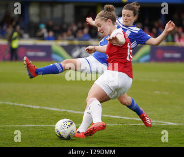 Solihull, Royaume-Uni. Mar 31, 2019. SOLIHULL, ANGLETERRE - 31 mars : Kim peu d'Arsenal traverse la balle en au cours de la FA Women's Super League football match entre Birmingham City contre Arsenal femmes Femmes à Solihull Moors FC, Damson Park le 31 mars 2019 à Solihull, Angleterre. Action Crédit : Foto Sport/Alamy Live News Banque D'Images