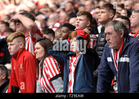 Londres, Royaume-Uni. Mar 31, 2019. Sunderland fans regarder déprimé au cours de l'EFL en finale du Trophée au stade de Wembley, Royaume-Uni. Crédit : Joe Perchaude/un Top/Alamy Live News. Banque D'Images