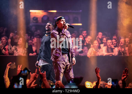 Norvège, Oslo - Mars 29, 2019. Le duo rap norvégien Karpe effectue un concert live de la Rockefeller à Oslo. Le duo composé des deux rappeurs, Magdi Omar Ytreeide Abdelmaguid (avant) et Chirag Rashmikant Patel (retour). (Photo crédit : Gonzales Photo : Terje Dokken). Banque D'Images