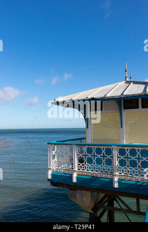 Boutique ornée sur jetée victorienne de Llandudno North Wales Banque D'Images