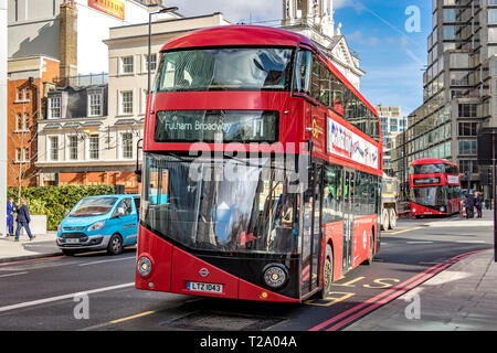 Un bus n°11 London sur le chemin de Fulham Broadway à Victoria St, Londres, Royaume-Uni Banque D'Images