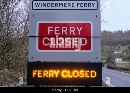 Windermere Ferry signe clos à Hawkshead, Lake District, Cumbria Banque D'Images