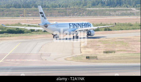 L'avion de Finnair, Airbus A330-300 sur piste à Helsinki - Vantaa airport. 16.06.2018 Vantaa, Finlande Banque D'Images