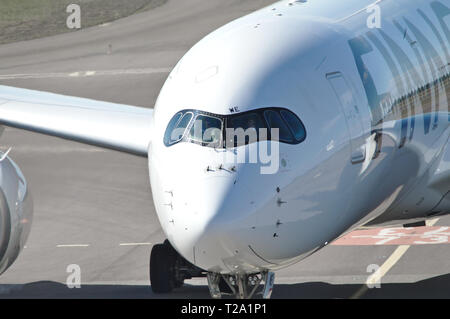 Nez et de Finnair cockpit Airbus A350 blanc sur la piste à l'aéroport d'helsinki-vantaa4. 16.06.2018 Vantaa, Finlande Banque D'Images