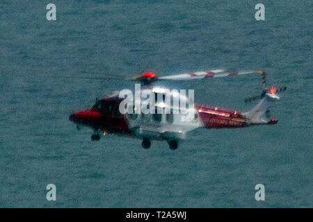 Fermer,d,d,air,mer,hélicoptère de sauvetage,PAR,chaleur,brume,Leonardo,AW189 ,,garde-côtes,SAR Bristow Helicopters Limited,HM, Banque D'Images