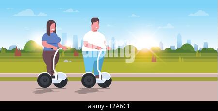 L'équilibrage de l'excès de couple riding scooter city park homme femme obèse sur gyroscooter électrique concept de perte de poids paysage extérieur pleine longueur Illustration de Vecteur