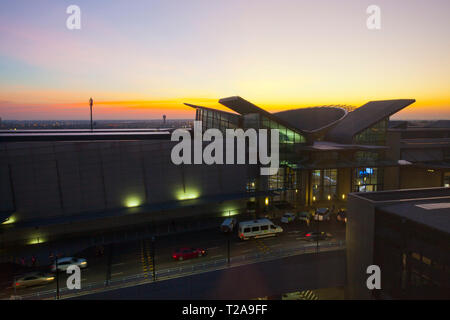 R. O. Aéroport international de Tambo à l'aube Banque D'Images