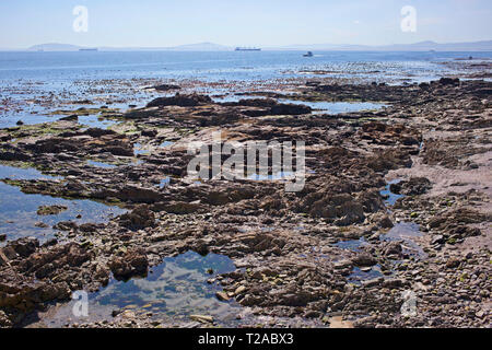 Des pierres et des rochers le long de la promenade, Sea Point. Banque D'Images