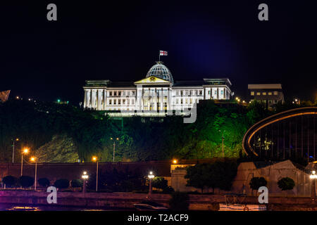 Palais présidentiel à Tbilissi, Géorgie la nuit. La résidence officielle du Président géorgien à Tbilissi. Banque D'Images