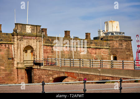 Nouvelle station balnéaire de Brighton Wallasey, Wirral, Merseyside, Angleterre. Bâtiment classé Grade II* Fort batterie de défense côtière Rock Perch construit pour protec Banque D'Images