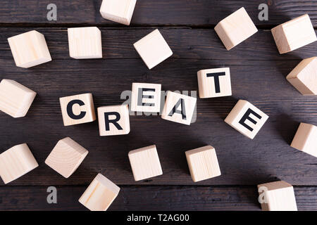 Créer des mots écrits sur des blocs de bois. Idée et nouveau design Banque D'Images