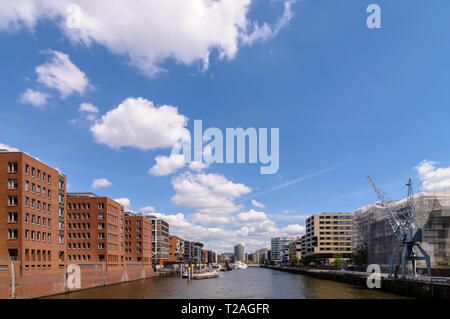 Hambourg, Allemagne - 28 juin 2015 : point de vue de Gandhi Bridge à Sandtorhaven site touristique de Hafencity à Hambourg à jour Banque D'Images