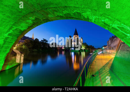 Pont illuminé et Temple Neuf à Metz, France Banque D'Images