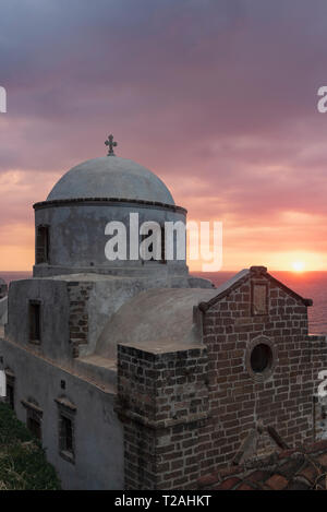 Au lever du soleil l'église à Monemvasia, Grèce Banque D'Images