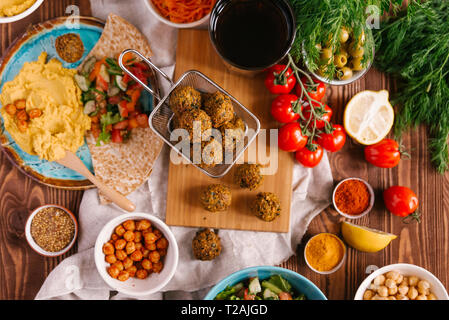 Falafel avec des ingrédients Banque D'Images