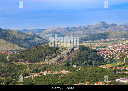 Vue aérienne du monastère Hercegovacka Gracanica à Trebinje. Bosnie et Herzégovine Banque D'Images