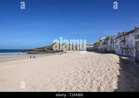 St Ives, Cornwall Porthmeor Beach à la chapelle St Nicolas vers Banque D'Images