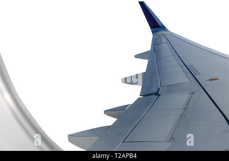 L'aile, vue à travers la fenêtre de l'avion. Isolé sur fond blanc. Banque D'Images