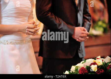 Les anneaux de mariage, couple, deux, ponts, mariage, relations, suite nuptiale, mariée, carte, fête, Fête, cérémonie, couple, engagement, Décoration, Objets de déco Banque D'Images