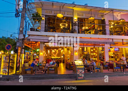 Restaurant, Pub Street, old town, Siem Reap, Cambodge, Asie Banque D'Images