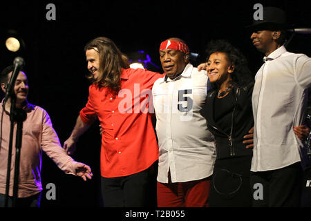 Cracovie, Pologne - 16 mars 2016 : Billy Cobham Band live sur scène dans les glaces Cracovie, Pologne Banque D'Images