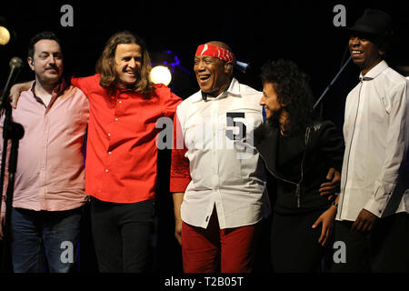 Cracovie, Pologne - 16 mars 2016 : Billy Cobham Band live sur scène dans les glaces Cracovie, Pologne Banque D'Images